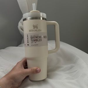 Stanley quencher tumbler 30 oz cream